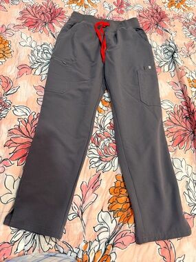 Figs Charcoal scrub Pants with Red Drawstring in a medium/petite PO# 5757